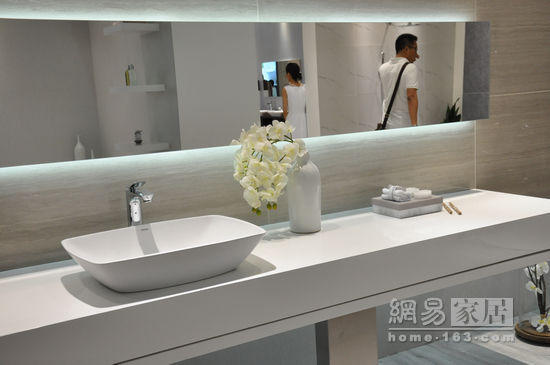 TOTO showcases its high-end products