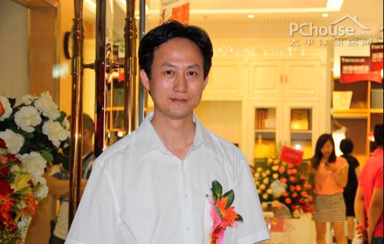Liang Shuncheng, manager of Dinggu Zhongshan Branch