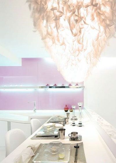 The most attractive thing is the feather light of the restaurant, the red color as the basic color of the whole room.