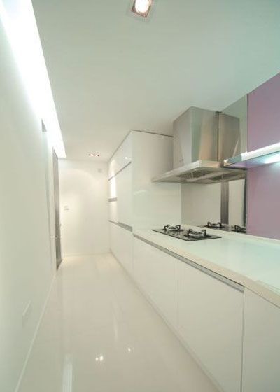 The semi-enclosed kitchen is both transparent and effective in isolating fumes. Different from the open kitchen in general