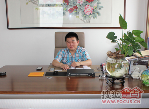 Chairman of Tianjin Industrial and Commercial Association Home Decoration Chamber of Commerce, Chairman of Yijiayi Decoration