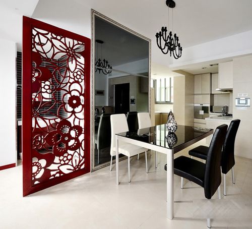 This is a contrasting space, the lines are full of modern minimalist atmosphere, such as classical partitions, columns, ceilings, but the color is full of modernity, full of red and black, forming a strong visual contrast, soft The delicate classical decorative elements are smeared with a rich makeup