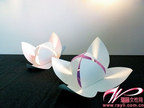 Water lily style lamp