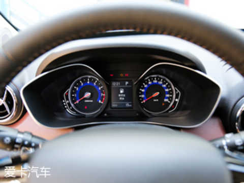 Since Suibao and Changhe belong to Beiqi Group and are in the same position, the X35 and Q35 cars are basically consistent in interior design. (With picture 1.5L automatic Deluxe Edition)