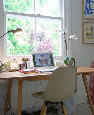 Quiet and comfortable study room decoration