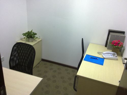 Office feng shui taboo