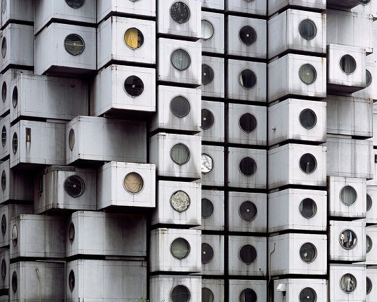 140 capsules made up for the living of the Japanese 40 years ago