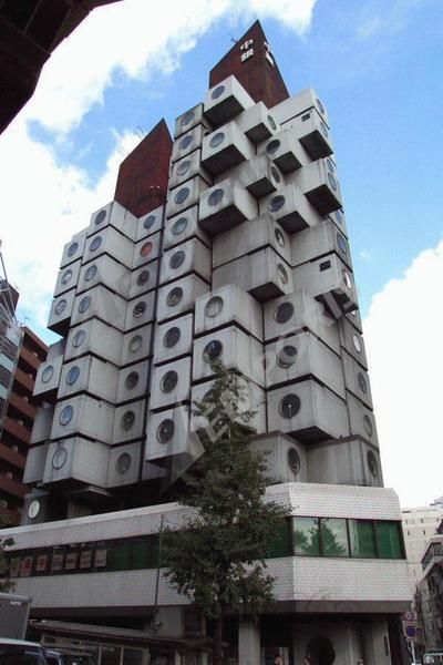 140 capsules made up for the living of the Japanese 40 years ago