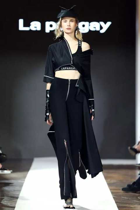 Stunning | black and white big show debut in Milan, call for oriental fashion crazy