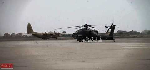 The ground-to-ground missile attack also destroyed two "Patriot" missile systems, three "Apache" helicopters and more than 50 military vehicles. In addition, two Saudi naval vessels were allegedly attacked by shore-based rockets. The picture shows Saudi Arabian Apache helicopters and transport planes parked at the airport in Yemen.