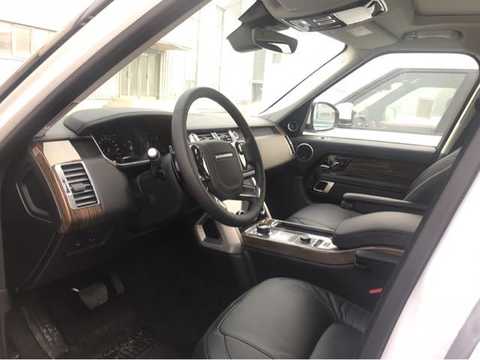 Land Rover's interior layout and control panel are similar to Land Rover Stars. The instrument panel uses imitation instruments and is equipped with a new LCD screen that can display more information and higher resolution. The large-size touch screen of the center console is more technological. The Touch Pro Duo dual-screen touch style with Stars is more powerful. In terms of seats, the 2018 Land Rover Range Rover seat is very luxurious, and the leather workmanship is very good. After the replacement, the Range Rover is more elegant.