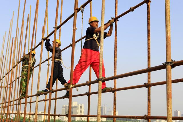 Shelf worker safety construction operation and protective measures