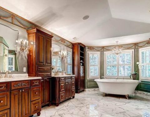 Continental large-sized bathroom to enjoy the ultimate bathroom space