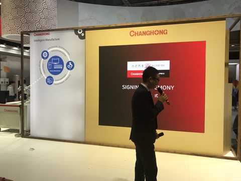 On September 1st, the first day of the German IFA opening ceremony, Hall 25, Changhong booth, the very prominent "AI Smart Home" became a new label for Changhong Overseas.