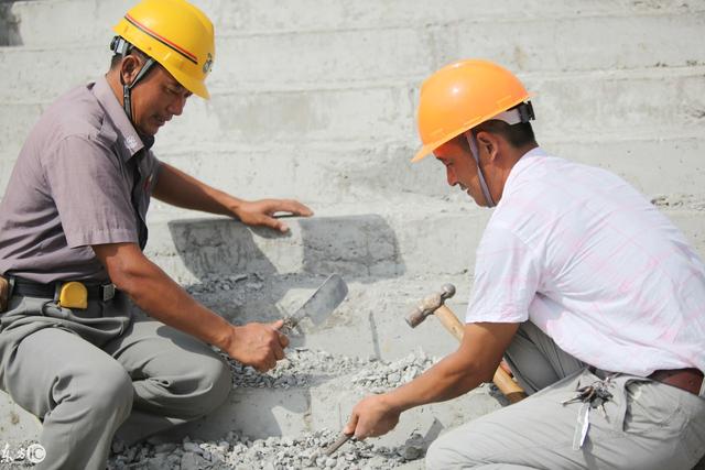 What specifications must the building construction helmets meet? Do you know the function of various parts?