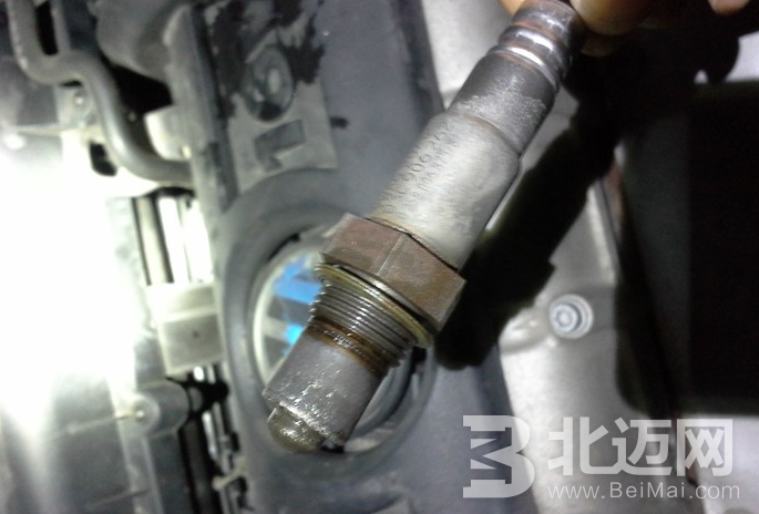 Automotive oxygen sensor cleaning