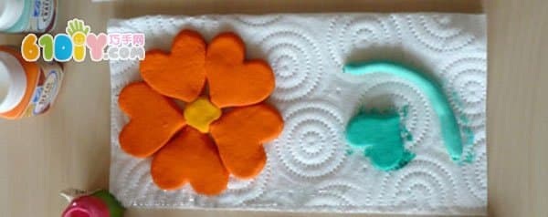 Children's DIY salt dough flower decorative painting