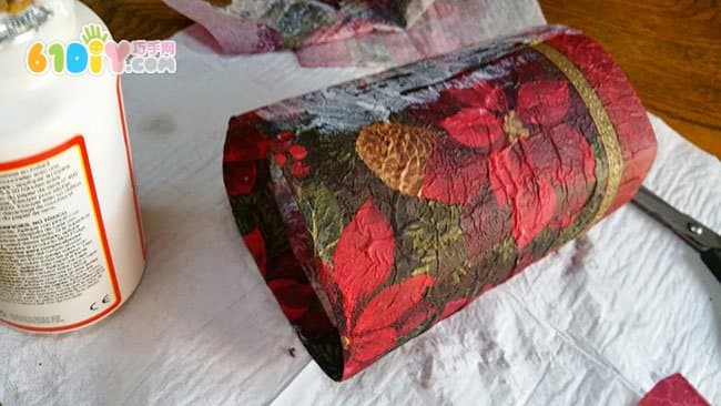 Cola bottle making new year lantern