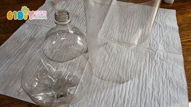 Cola bottle making new year lantern
