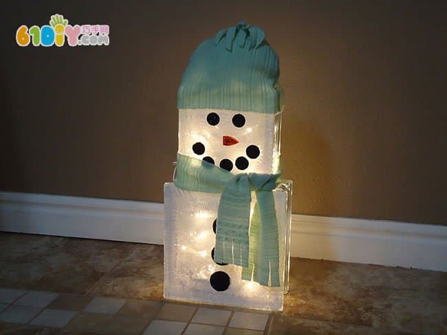 Waste glass bottle making snowman lighting