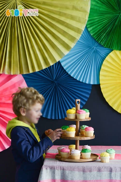 Huge fan-shaped decoration for the New Year party