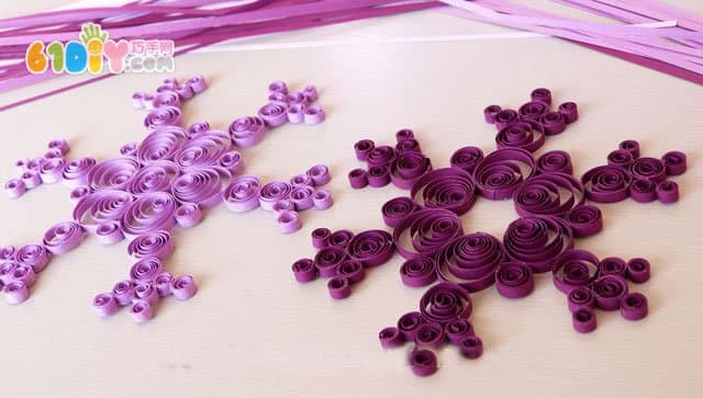 Teach you to make beautiful paper snowflakes