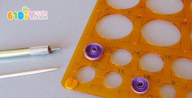 Teach you to make beautiful paper snowflakes