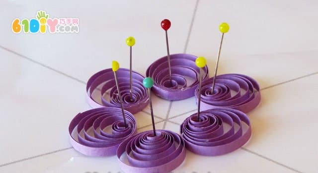 Teach you to make beautiful paper snowflakes