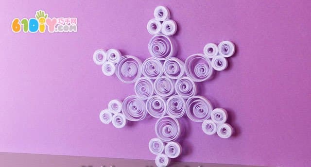 Teach you to make beautiful paper snowflakes