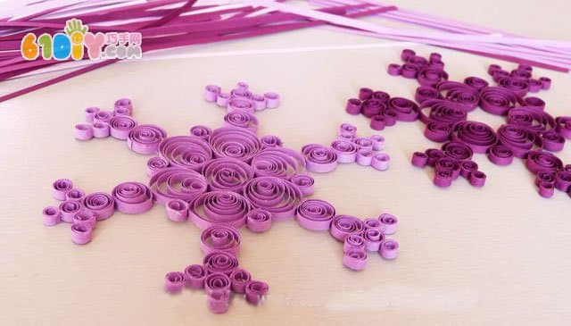 Teach you to make beautiful paper snowflakes
