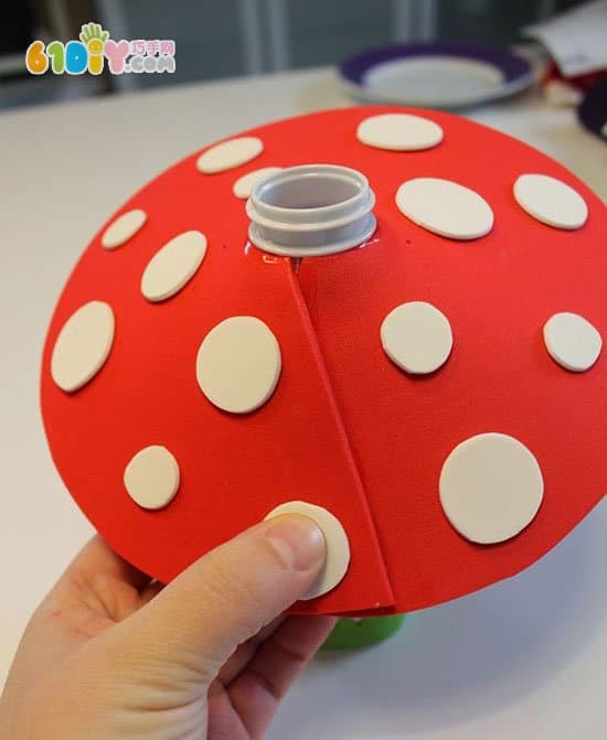 Waste bottle making mushroom lantern