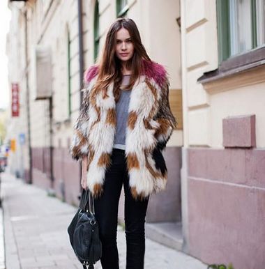 2012 Winter Fashion Trends: Influxes Demonstrate Colored Fur (Figure 1) 2012冬壿µè¡Œè¶‹åŠ¿ï¼šæ½®äººç¤ºèŒƒå½©è‰²çš®è‰(图1)