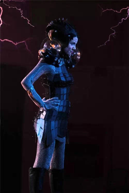 Cool 3D print dress can automatically transform into a female spiderman!