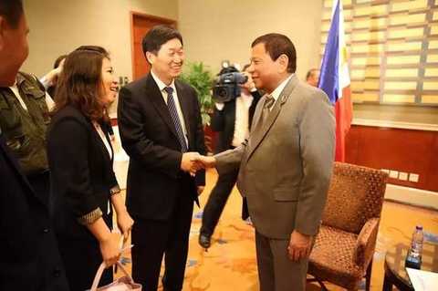 Zhang Zongyan talks with Duterte