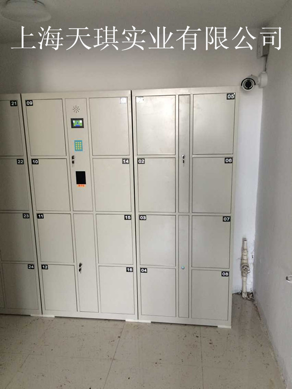 Supermarket storage cabinet