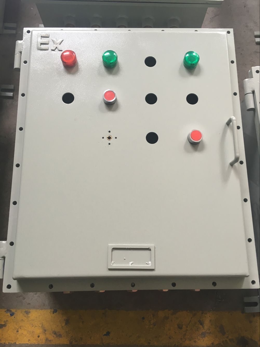 Common distribution box how to change the explosion-proof distribution box