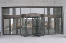 Automatic revolving door