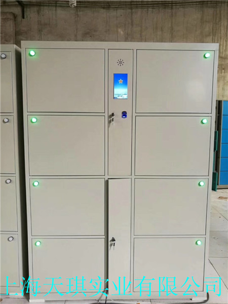 Picking up details on electronic lockers