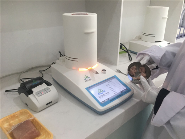Meat moisture analyzer