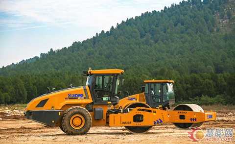 Xugong XS335 super large tonnage vibratory roller unmanned operation technology demonstration