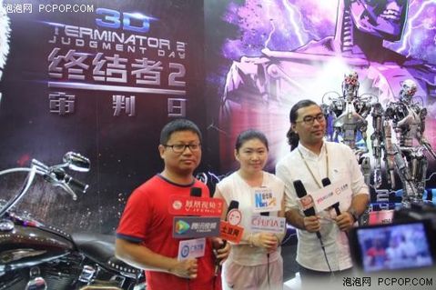 Mr. Meng Fanyu (right), founder of A Wolf Studio, Ms. Zhang Nannan (middle), Director of DMG Brand Licensing, and Mr. Chen Yong, co-founder of Beijing Yidong (left)