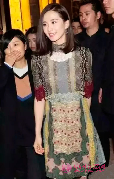 å¤å­£æœè£…æµè¡Œè¶‹åŠ¿ç¤ºèŒƒï¼Œè•¾ä¸è¿žè¡£è£™æ›´æ˜¾å¥³æ€§é­…åŠ›(å›¾2)
