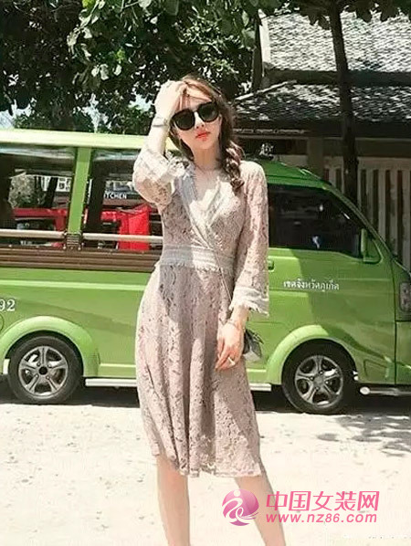 å¤å­£æœè£…æµè¡Œè¶‹åŠ¿ç¤ºèŒƒï¼Œè•¾ä¸è¿žè¡£è£™æ›´æ˜¾å¥³æ€§é­…åŠ›(å›¾5)