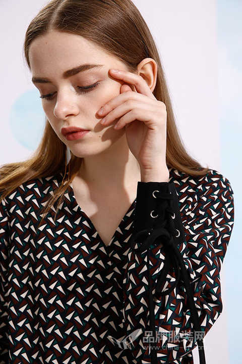 Dark floral is very old-fashioned? Oumiti Omi åªž teach you to take this way