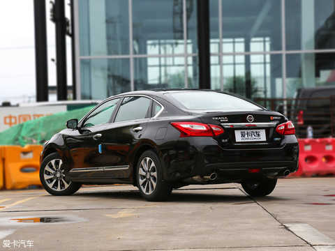 Buying a low price (3) Survey of the value of a popular midsize car