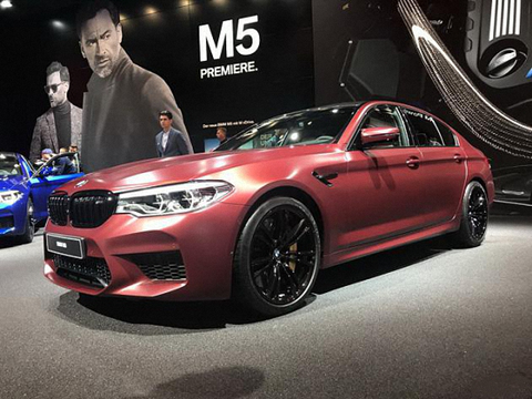 It is understood that BMW's new M5 will also open reservations in China. In terms of appearance, the new M5 has undergone more motion adjustments. The front bumper trim and air intake design are more aggressive than the 5 Series regular version; the rear part, the new car adds a small spoiler, rear bumper It has also been redesigned with a bottom diffuser and a bilateral four-out motion exhaust pipe.