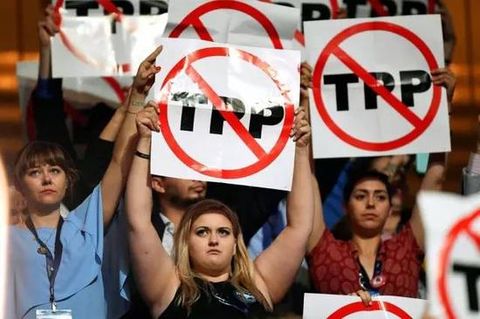 The public is protesting against the TPP