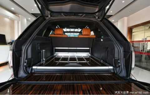 Appearance: Land Rover Range Rover Royal One is the most prominent appearance, but also focuses on the word "long". The car's overall frame is made of 1/4-inch high-strength reinforced steel. The 2017 Land Rover Royal One is 5.98 meters ahead of the road, and the seats can be adjusted. The leather fabric and the edging create an extremely elegant and refined interior detail that looks significantly more luxurious. The original center console retains only a few buttons and operating knobs.