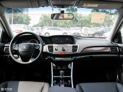 Buying a low price (3) Survey of the value of a popular midsize car