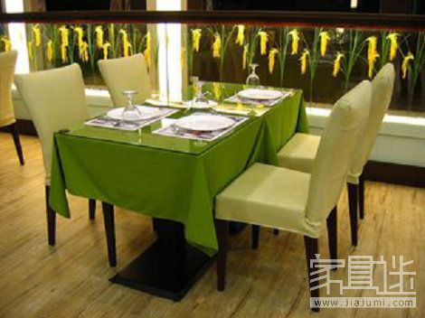 What is the size of the western table? What are the etiquette of Western food 3.jpg